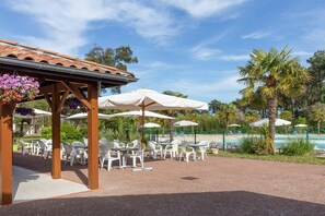Outdoor dining - Appartment in ONDRES (LANDES) (SERIGNAN (HÉRAULT))