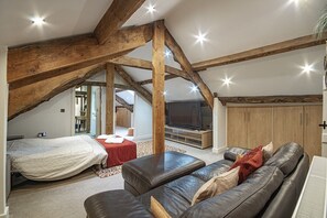 TV, fireplace, DVD player, ping pong - Scale House by Group Retreats (Skipton)