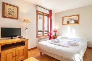 Free WiFi - Studio for 4 in Giez with Pool (GIEZ LAC ANNECY (HAUTE-SAVOIE))