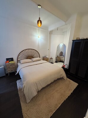 Iron/ironing board, Internet, bed sheets - Cozy 1-bedroom apartment in Paris 16th with AC, wifi and an equipped kitchen. (Paris)