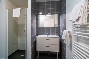 Shower - Decent Stay in Art Village with Terrace (Pont-Aven)