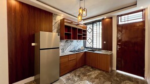 Appartement | Cuisine privée | Grand réfrigérateur, micro-ondes, four