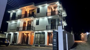 Exterior - The Yoyo's Stay (Arusha)