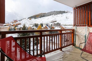 Property grounds - Studio with direct access to slopes (LES  2  ALPES  (ISERE))