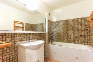 Shower - Studio with direct access to slopes (LES  2  ALPES  (ISERE))