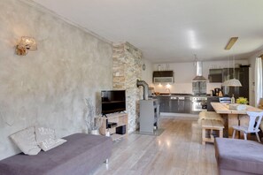 Apartment | Dining - Chalet Near Skilift & Bikepark in Leogang (Leogang)