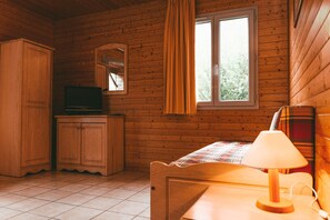 Room - Accessible Family Cottage for 6 (Moutiers-Sous-Chantemerle)