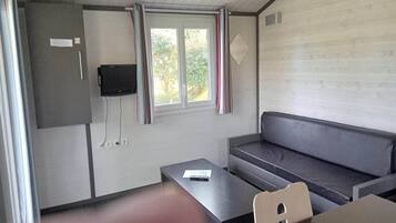 Smart-tv och ett bordtennisbord