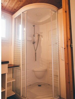 Shower - Cozy Cottage Retreat in Corrèze (Beynat)