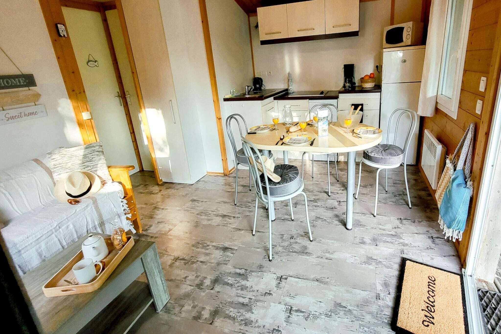Kylskåp, mikrovågsugn, spishäll och diskmaskin