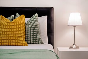 Iron/ironing board, free WiFi, bed sheets - Waterfront Luxury 2B2B with Views (Wentworth Point)