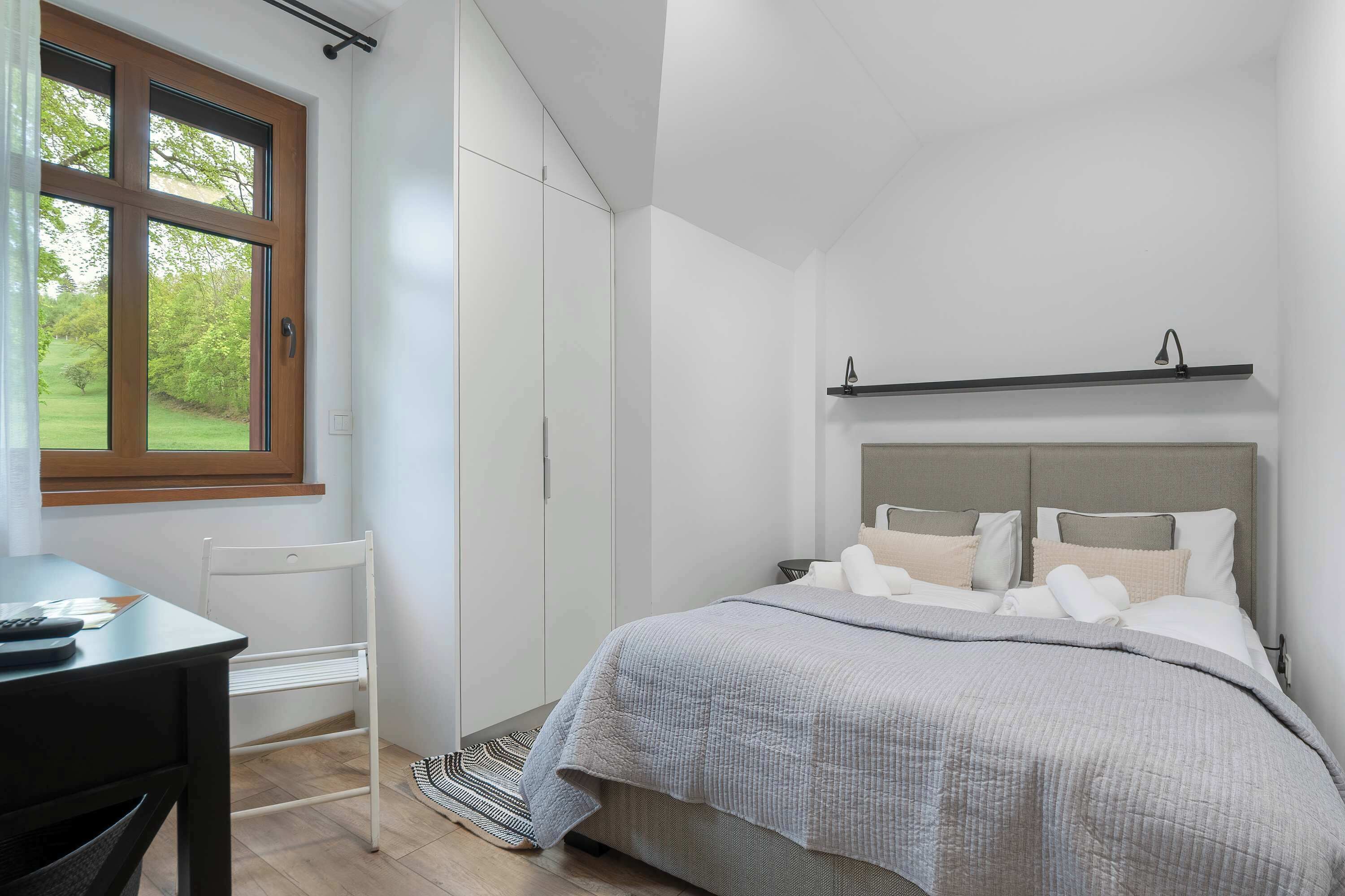 Iron/ironing board, travel cot, WiFi, bed sheets