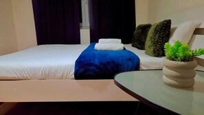 6 Schlafzimmer, Bügeleisen/Bügelbrett, Internetzugang