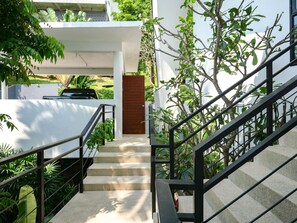 Property grounds - Charming 4 BR villa with private pool 180-degree Seaview in beautiful Koh Samui (Koh Samui)