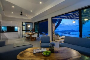 TV, books, stereo - Villa La Moon – Luxury Koh Samui Villa (Koh Samui)