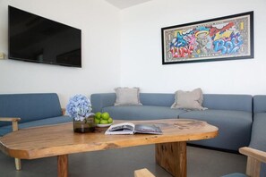 Televisie, boeken en een stereo