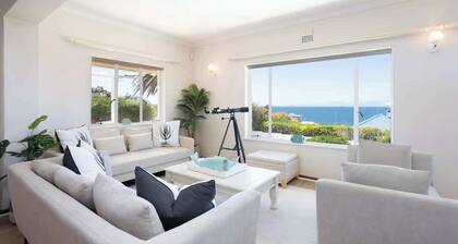 Family friendly | POOL | steps to penguins | views