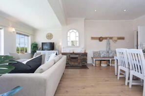 TV, fireplace, offices - Family friendly | POOL | steps to penguins | views (Cape Town)