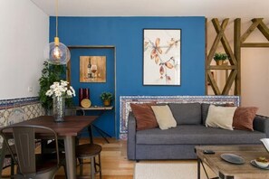 TV - Colorful Portuguese-Style Apartment in Chiado (Lisbon)
