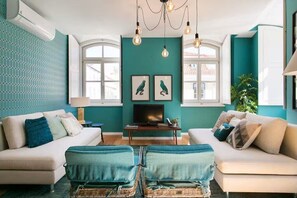 TV - Authentic Central Lisbon Gem with Unique Design (Lisboa)
