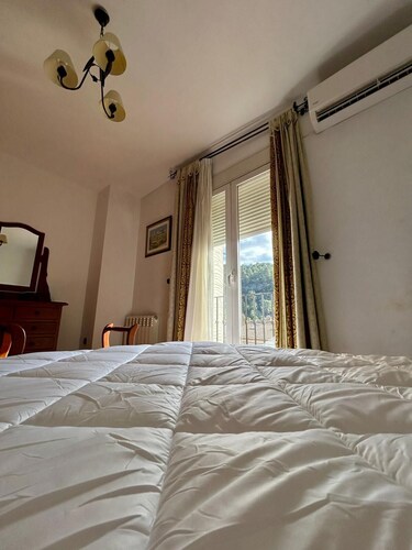 NEWLY RENOVATED LA UMBRIA, SWIMMING POOL AND 2 FIREPLACES