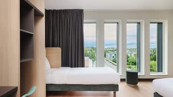 Standard Room, 3 Twin Beds | Hypo-allergenic bedding, desk, laptop workspace, blackout drapes