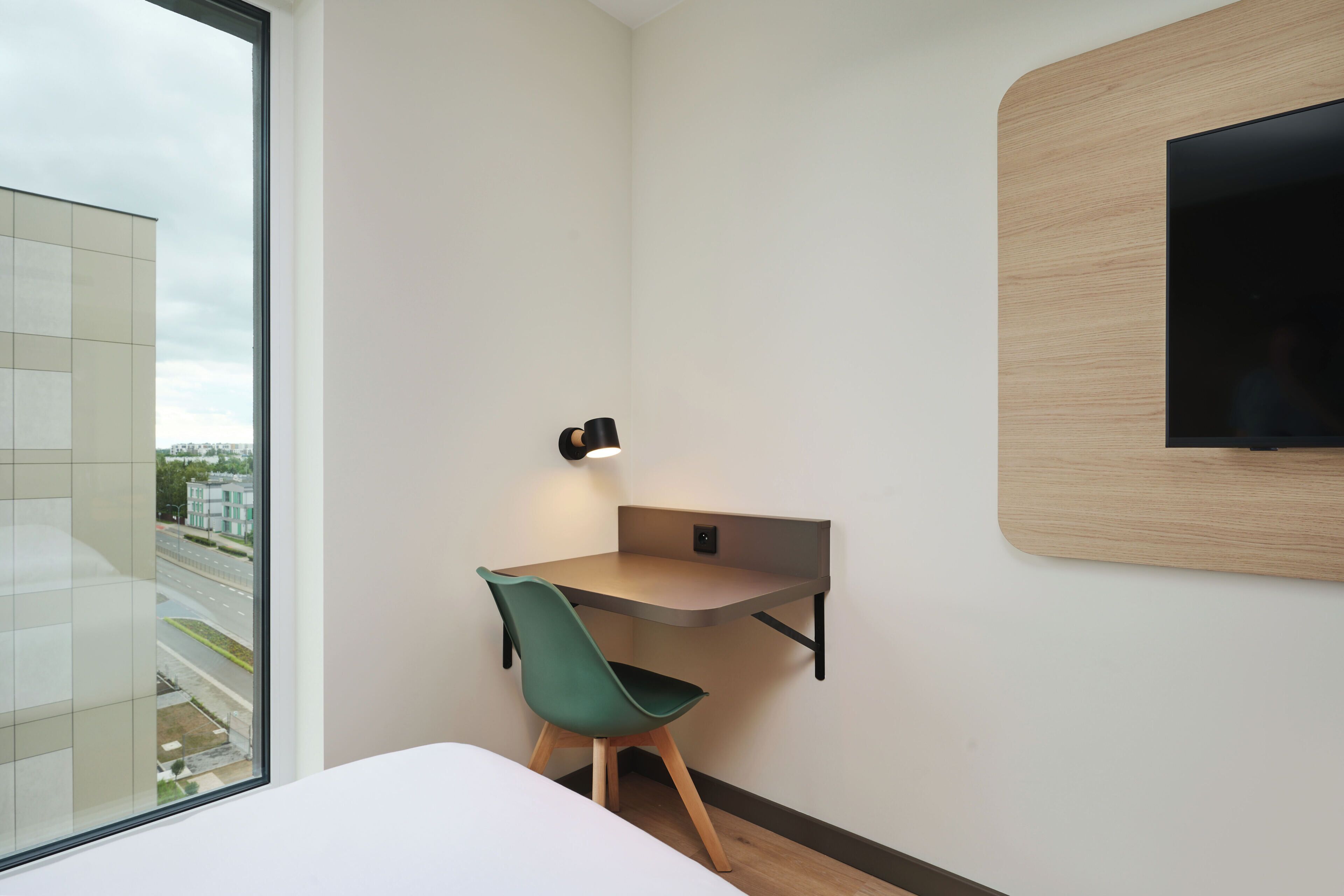 Habitación estándar, varias camas | Ropa de cama hipoalergénica y escritorio 