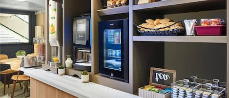 Petit déjeuner buffet servi tous les jours en supplément