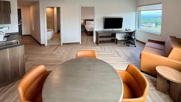 Suite, 1 King Bed with Sofa bed, Non Smoking