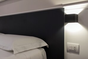 Interior - Five Boutique Rooms - Camera 1 (Naples)