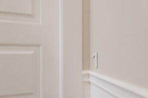 Interior - Five Boutique Rooms - Camera 1 (Naples)