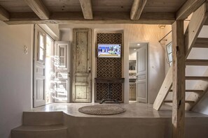 Interior - Hamilton - Sohoros Kefalos (Kampos)