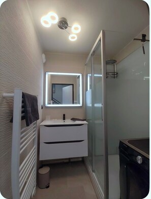 Shower, hair dryer, toilet paper - Cœur de la parée (Bretignolles-sur-Mer)