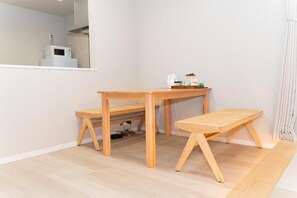 Vila, 4 kamar tidur, balkon | Tempat makan