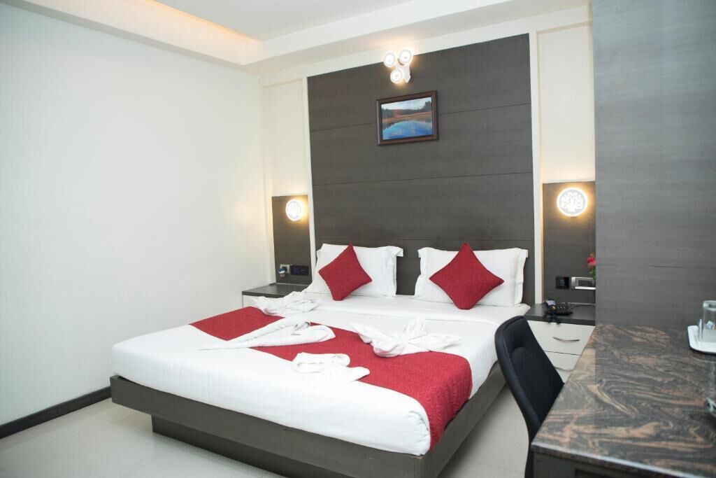 Deluxe Double Room | In-room safe, iron/ironing board, free WiFi, wheelchair access