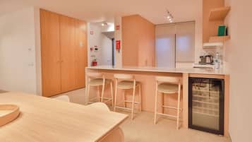 Espresso maker, full-sized fridge, microwave, oven