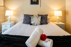 Iron/ironing board, travel cot, WiFi, bed sheets - Hunter Moon - A stunning Country Estate (Broke)