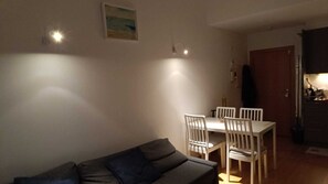 Dortoir Partagé, plusieurs chambres, accessible aux personnes à mobilité réduite, fumeurs | Salle à manger