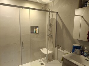 Shared Dormitory, Multiple Bedrooms, Accessible, Smoking | Bathroom