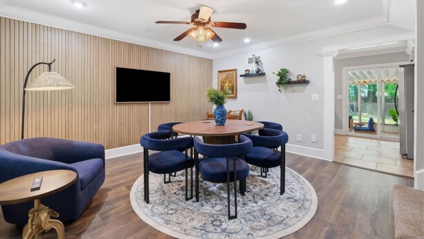 Dining - Mission Breeze | 3BR Near Plaza + Downtown (Mission)