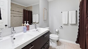 Shower, hair dryer, towels, shampoo - Mission Breeze | 3BR Near Plaza + Downtown (Mission)