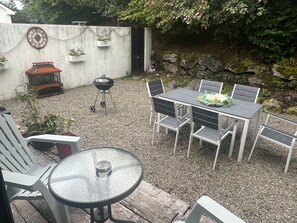 Outdoor dining - Vrbo Property (Moycullen)