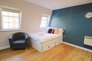 WiFi, bed sheets - Harford House Studios  19 - Hopewell (Bristol)