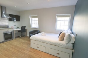 WiFi, bed sheets - Harford House Studios  19 - Hopewell (Bristol)