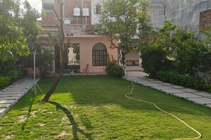 Property grounds - Amantaran Farm Retreat (Varanasi)