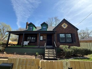 Exterior - Neon Jungle Hideaway - 3bed + 2bed Duplex (Louisville)