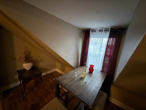 Dining - Neon Jungle Hideaway - 3bed + 2bed Duplex (Louisville)