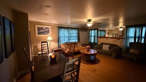 Unclassified image, 5 of 37, button - Neon Jungle Hideaway | Hot Tub | 5 Bedroom (Louisville)