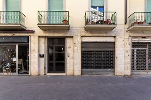 Exterior detail - GuestHost - Library Appartment - Teresa's House (Livorno)