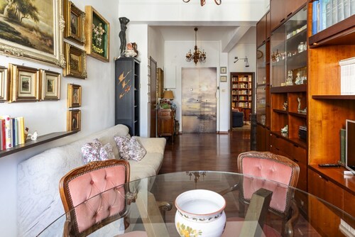 GuestHost - Library Appartment - Teresa's House